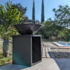 Brasero plancha artisanal en acier au bord d'une piscine