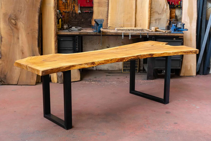 table bureau en chene massif francais et pieds en acier noir