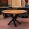 table ronde en noyer massif et pieds mikado en acier noir