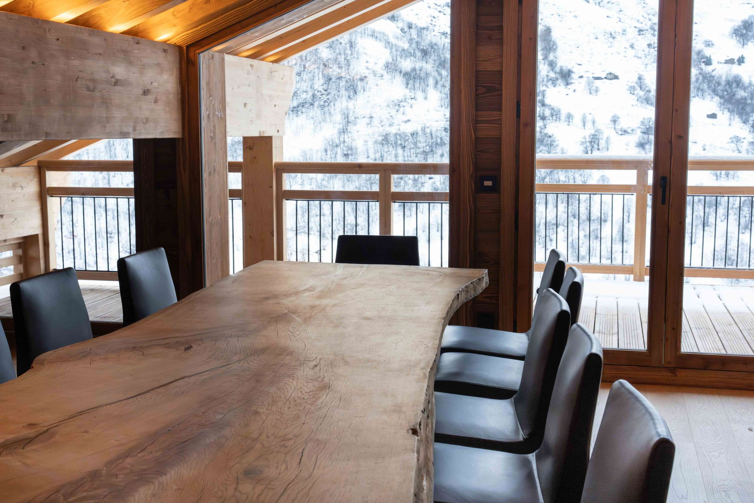 table-a-manger-pour-chalet-en-bois-montagne table a manger pour chalet en bois à la montagne
